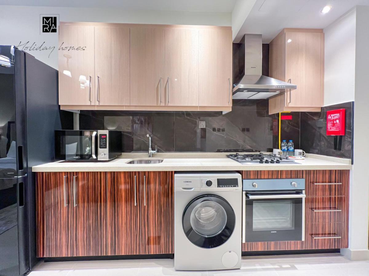 Mira Holiday Homes - Newly Furnished Studio In Downtown Dubaj Kültér fotó