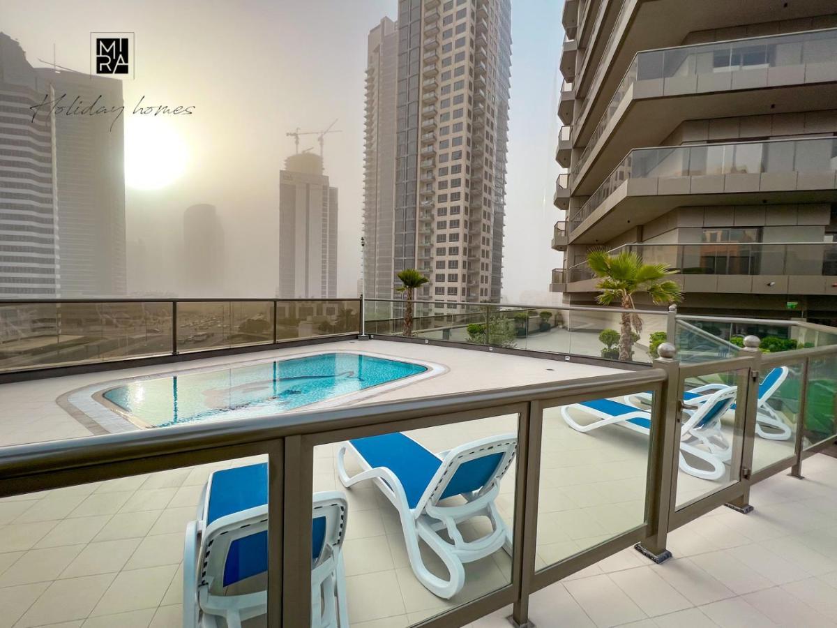 Mira Holiday Homes - Newly Furnished Studio In Downtown Dubaj Kültér fotó