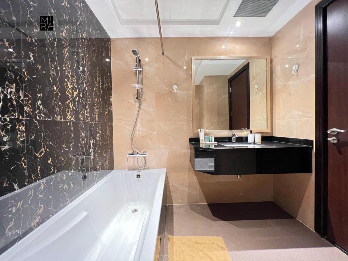 Mira Holiday Homes - Newly Furnished Studio In Downtown Dubaj Kültér fotó