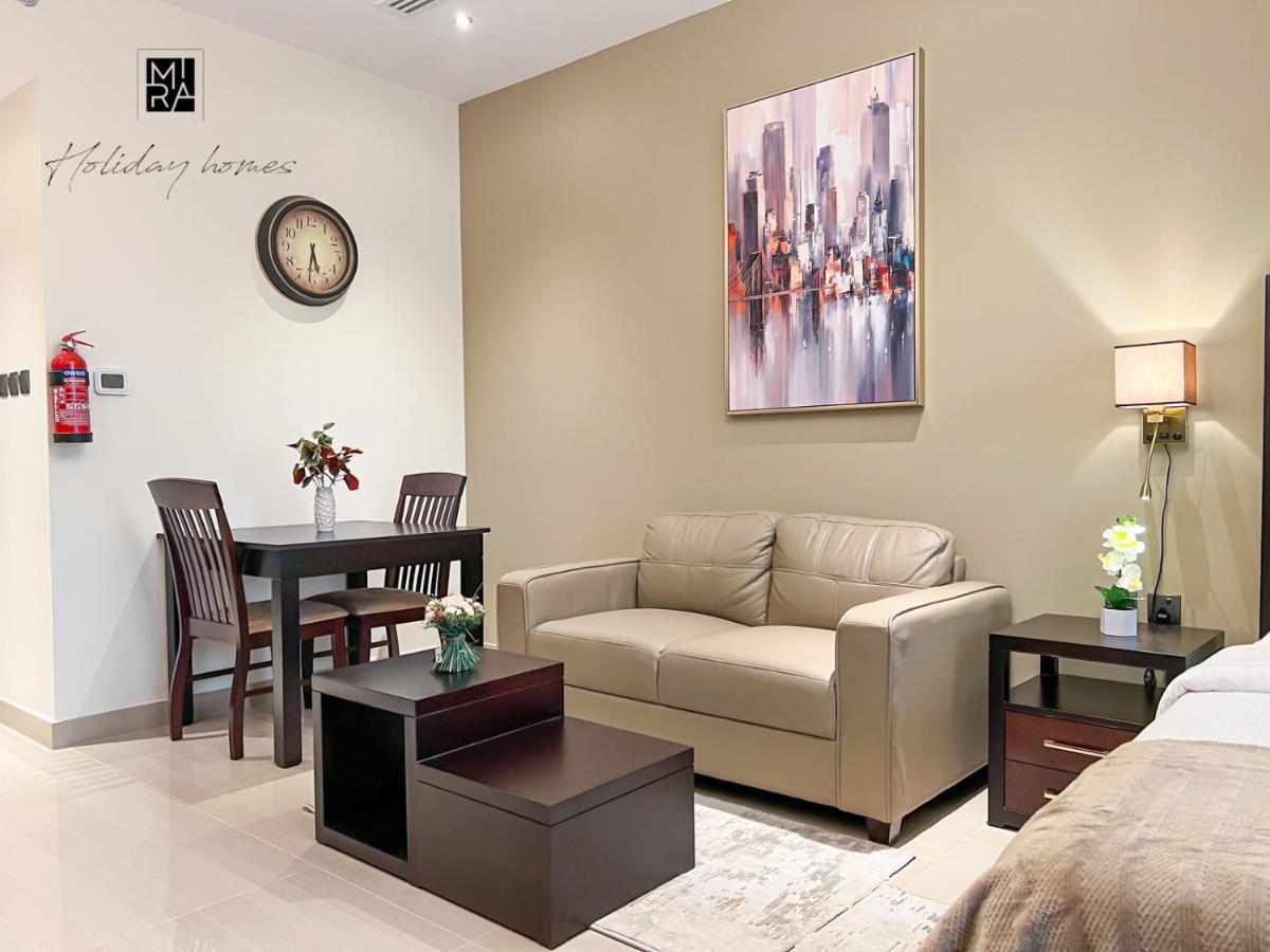 Mira Holiday Homes - Newly Furnished Studio In Downtown Dubaj Kültér fotó