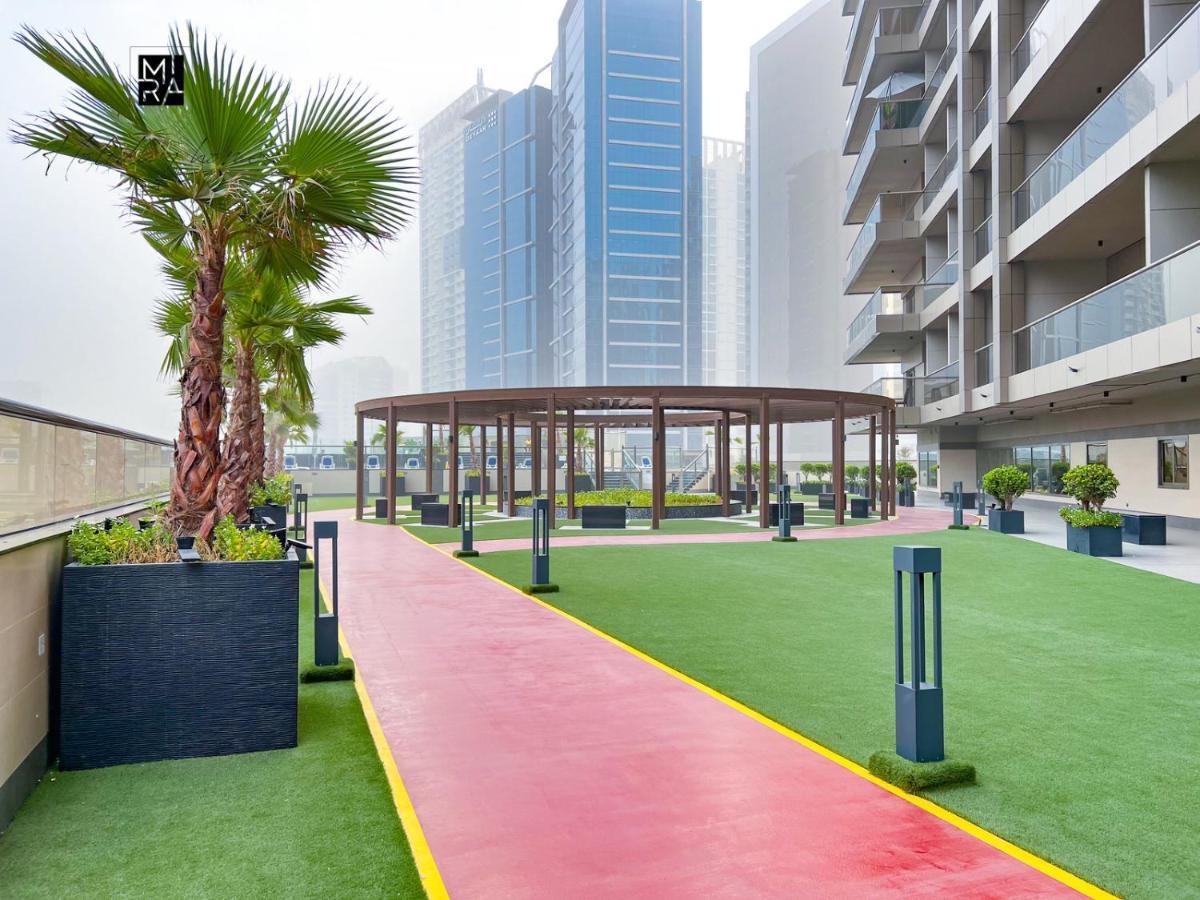 Mira Holiday Homes - Newly Furnished Studio In Downtown Dubaj Kültér fotó