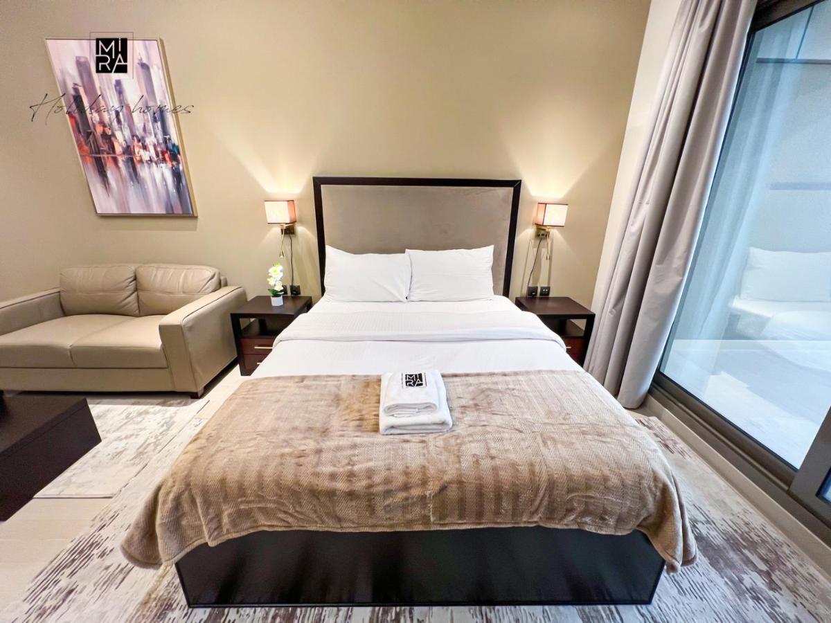 Mira Holiday Homes - Newly Furnished Studio In Downtown Dubaj Kültér fotó